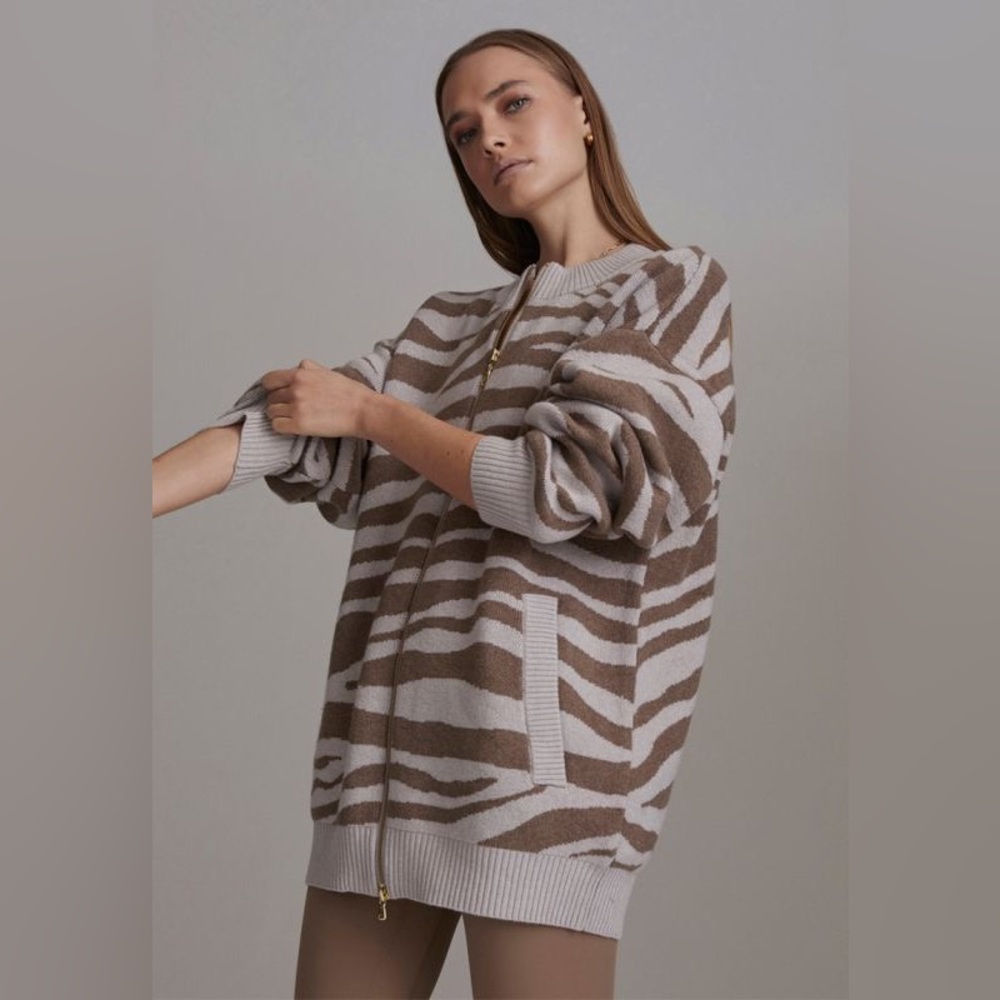 Varley  Zebra Striped Cardigan XSMALL Oversized Crew Neck Zip Front